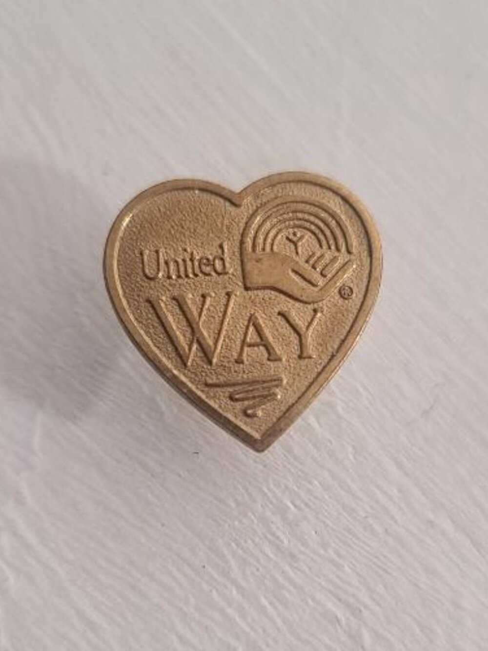 United Way Helping Hands Heart Love Gold Vintage 1980's Lapel Pin Tie Tack USA
